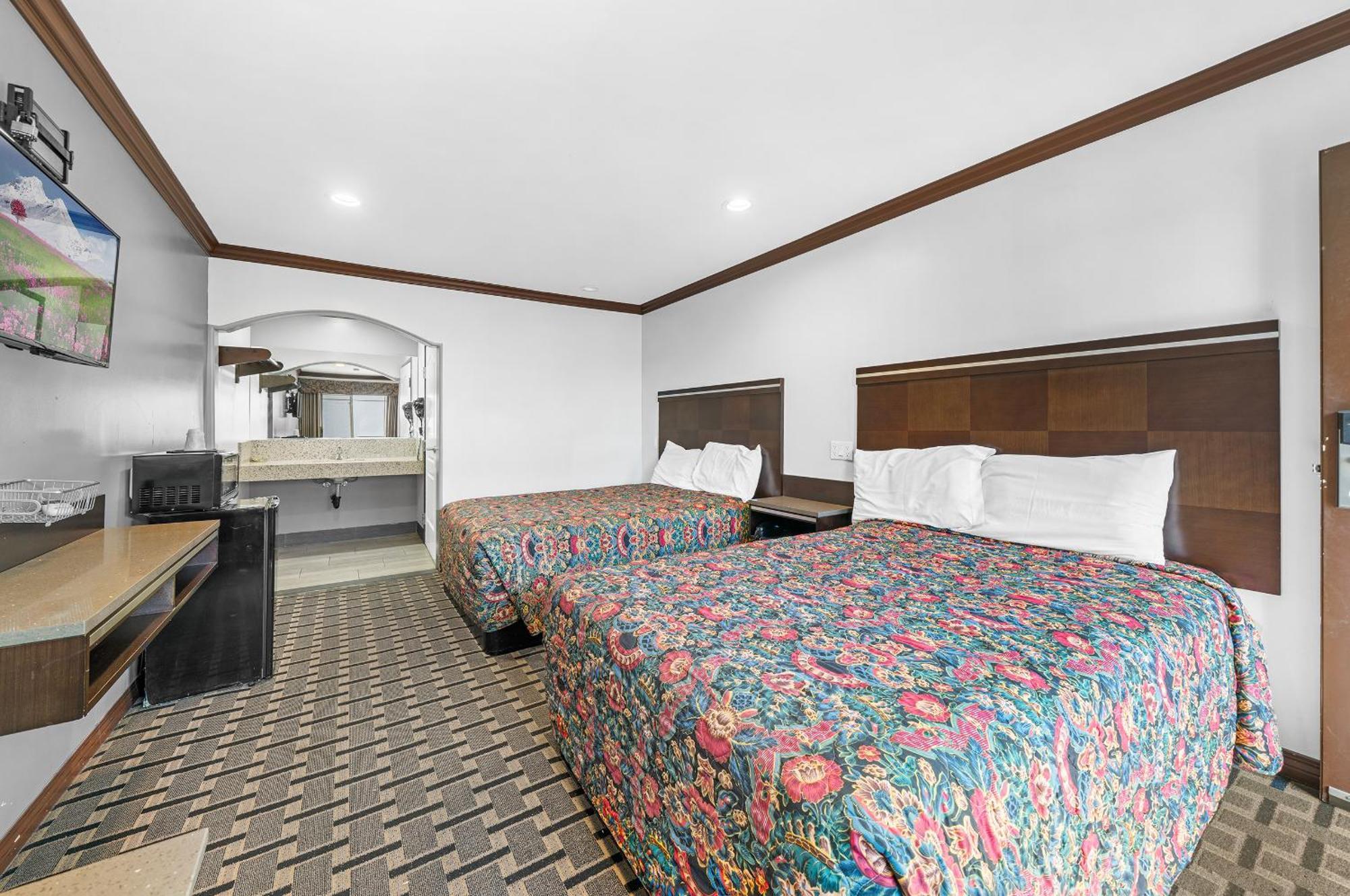 Classic Quadruple Room
